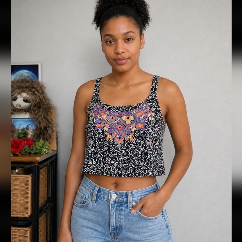 XHILARATION XXL Embroidered Crop
